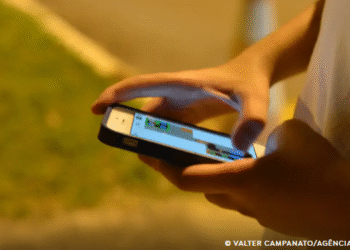 Rolagem infinita será proibida ao público infantil nas redes sociais