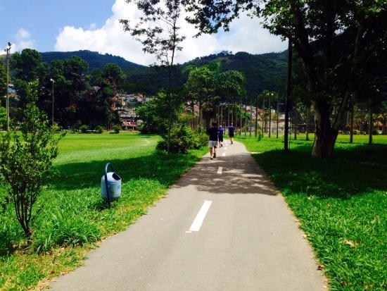 Influenciadora procura a polícia após perseguição em parque de Poços de Caldas