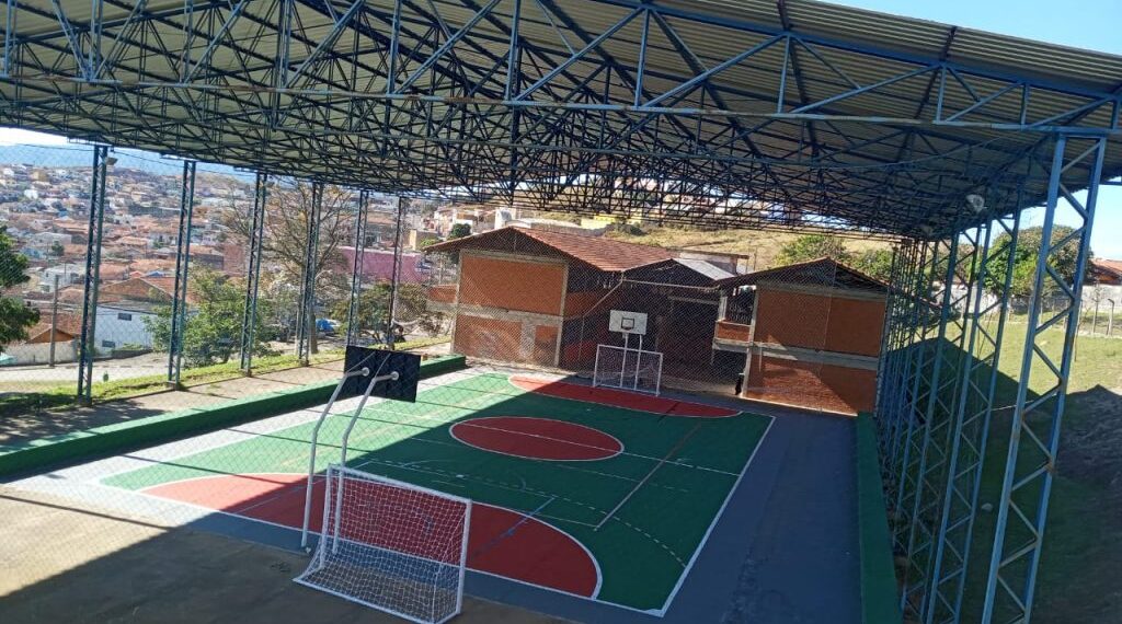 Após infestação de carrapatos, escola de Poços de Caldas volta às atividades nesta terça (3)