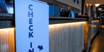 Hospedagens têm até esta segunda (20) para adotar check-in digital