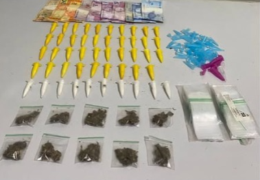 Suspeito é detido com cocaína, maconha e dinheiro em abordagem policial