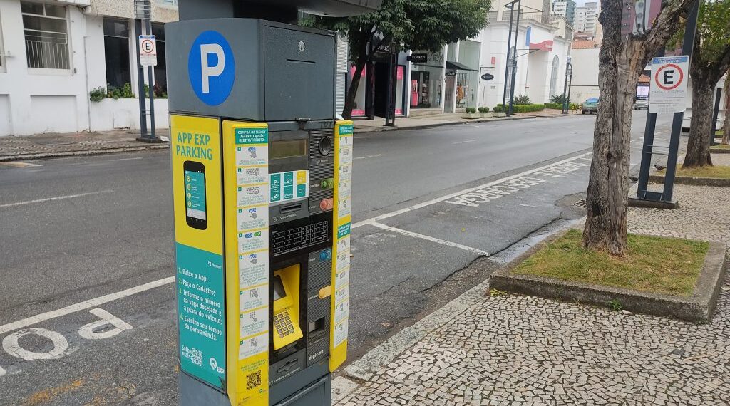 Sem app, sem totem e sem agente: motorista desabafa sobre Zona Azul de Poços de Caldas