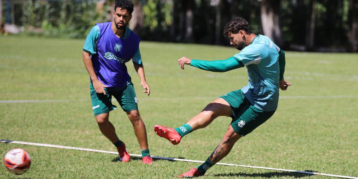 Caldense agenda jogo-treino contra equipe da região, acerta retorno de zagueiro e informa saída de dois atletas