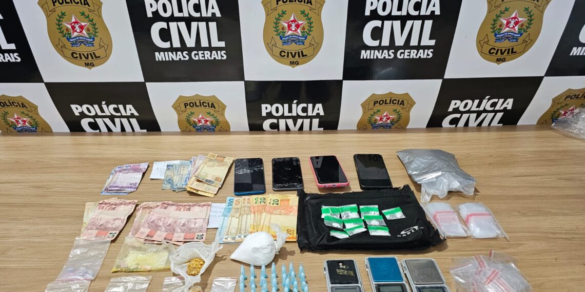 Dupla é presa com drogas e mais de R$ 1,5 mil em Poços