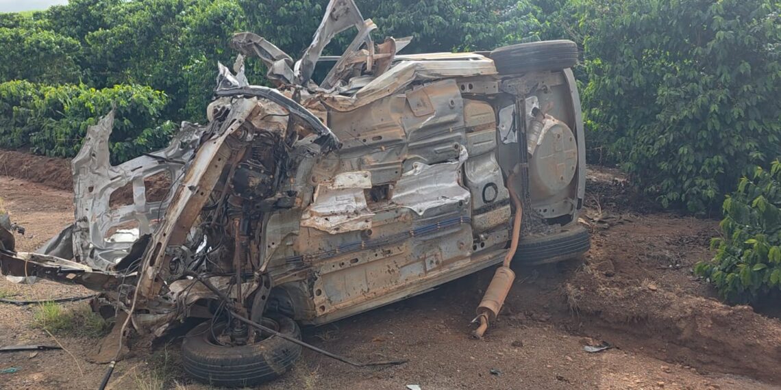 Acidente entre caminhão e carro deixa um morto na MGC-179
