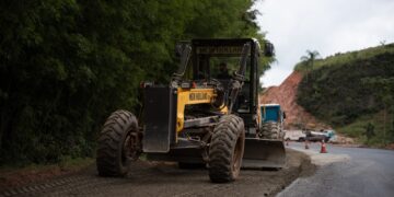 Oito rodovias em Poços e região recebem obras focadas em segurança nesta semana