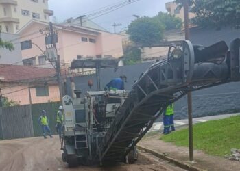 Obras na Avenida Santo Antônio mantêm interdição parcial no trânsito em Poços