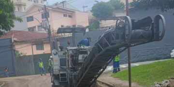 Obras na Avenida Santo Antônio mantêm interdição parcial no trânsito em Poços
