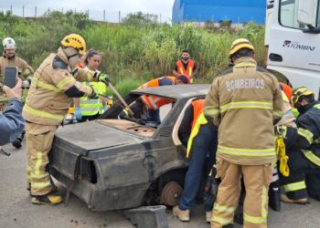 Simulado de grave acidente mobiliza equipes de emergência em Poços de Caldas