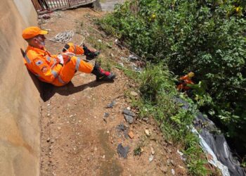 Homem cai em ribanceira, fica inconsciente e é resgatado por bombeiros em Poços de Caldas