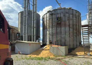 Incêndio de grandes proporções atinge silo de soja no Sul de Minas