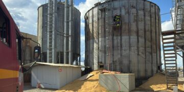 Incêndio de grandes proporções atinge silo de soja no Sul de Minas