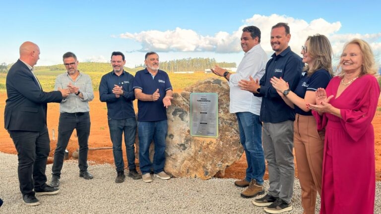 Poços de Caldas lança pedra fundamental de empresa no Distrito Industrial