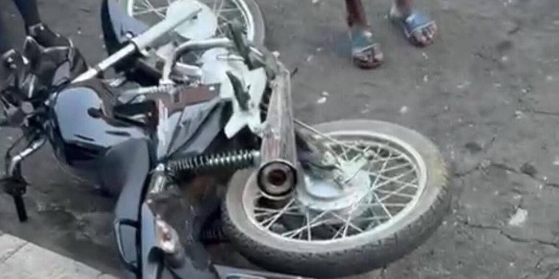 Vítima reage e impede furto de motocicleta; suspeito é preso e comparsa foge