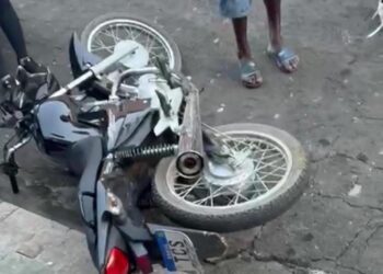 Vítima reage e impede furto de motocicleta; suspeito é preso e comparsa foge