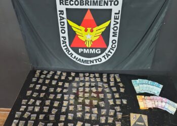 Homem é preso com mais de 120 porções de maconha em Poços