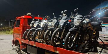 Seis motos removidas e 21 multas aplicadas: operação movimenta a noite em Poços de Caldas