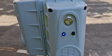 Novas botoeiras sonoras são instaladas em semáforos na região central de Poços