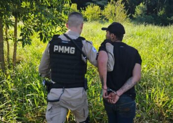 Suspeito de tentativa de homicídio e foragido da Justiça é preso após cerco policial