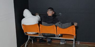 PM apreende menor armado e mais de 1 kg de maconha após denúncia em Poços