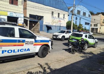 Moto furtada é recuperada na avenida João Pinheiro e menor de 15 anos é apreendido em Poços