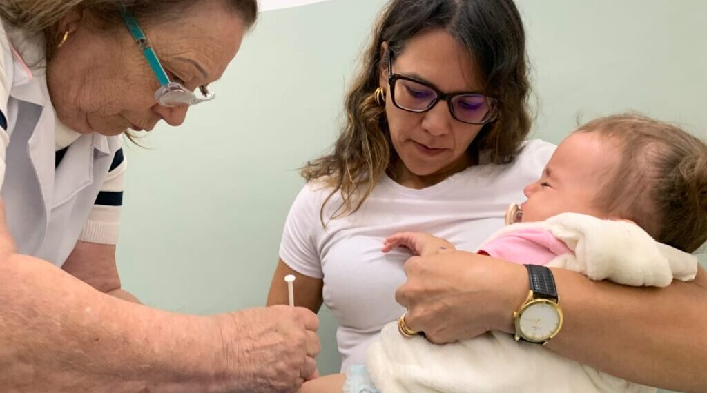 Vacinação contra gripe atinge menos de 17% das crianças em Poços