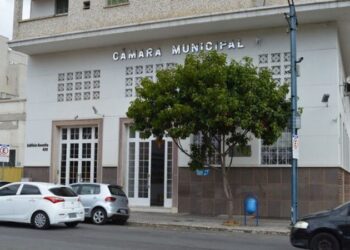 Prefeitura sanciona aumento salarial e reajuste de benefícios para servidores da Câmara de Poços de Caldas