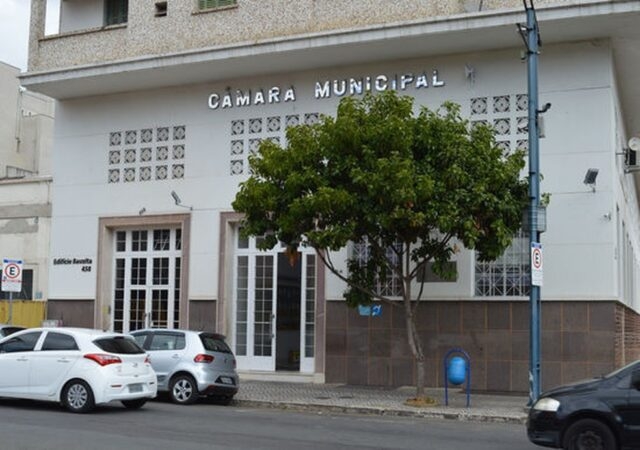 Prefeitura sanciona aumento salarial e reajuste de benefícios para servidores da Câmara de Poços de Caldas