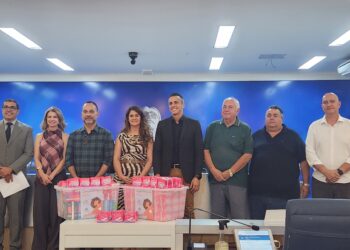 Câmara de Poços realiza entrega de absorventes arrecadados durante campanha no Mês da Mulher