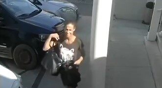 VÍDEO: mulher invade escritório e furta bolsa de advogada em Poços de Caldas