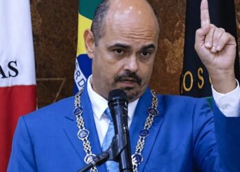 Críticas marcam atuação de Simões 