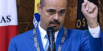 Críticas marcam atuação de Simões 