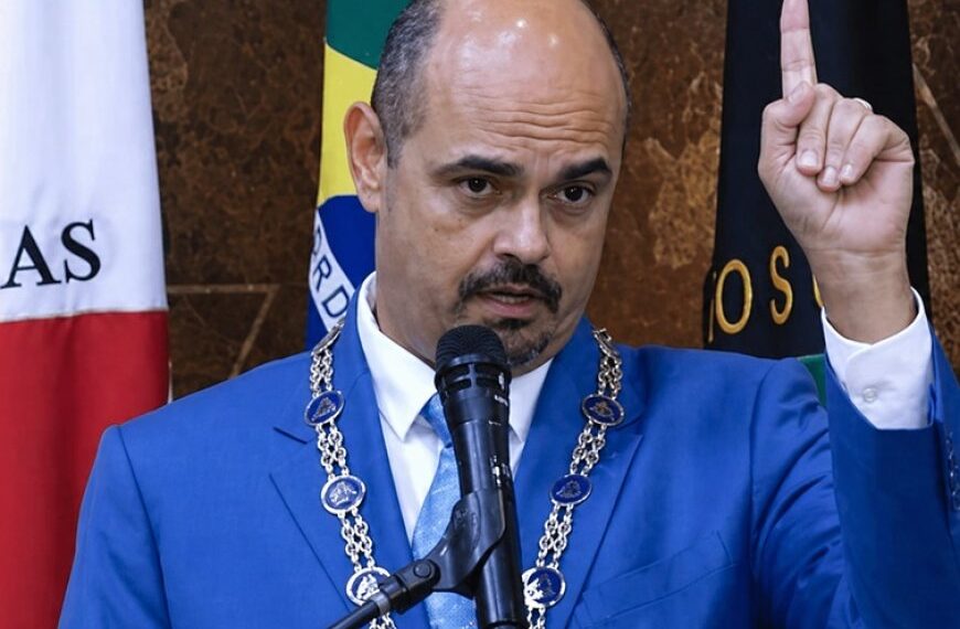 Críticas marcam atuação de Simões 