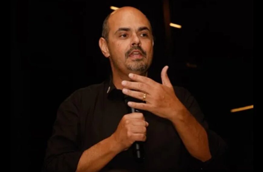 Simões usa evento como palanque 