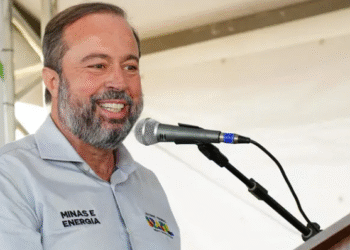 Ministro de Minas e Energia anuncia mais de R$ 35,9 milhões em investimentos em saneamento para cidades na região