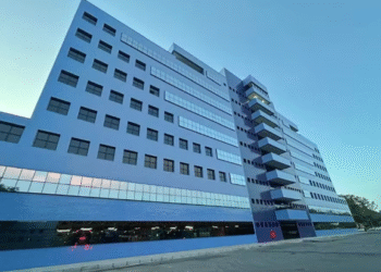 Falha bancária atrasa salários de servidores municipais de Poços; Prefeitura informa previsão de regularização