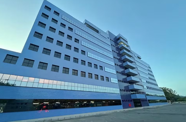 Falha bancária atrasa salários de servidores municipais de Poços; Prefeitura informa previsão de regularização