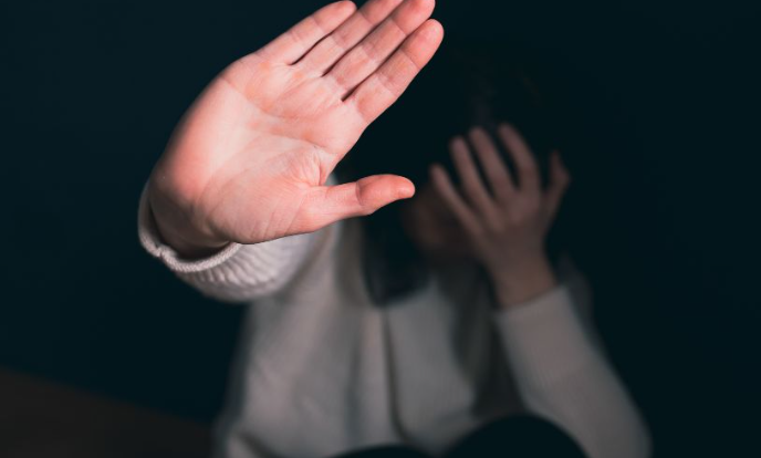 Justiça determina que massagista vítima de importunação sexual seja indenizada