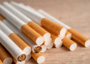 Governo eleva imposto do cigarro para bancar querosene e biodiesel