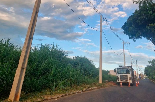 Trabalhador de 25 anos morre após sofrer descarga elétrica em poste durante serviço em cidade vizinha