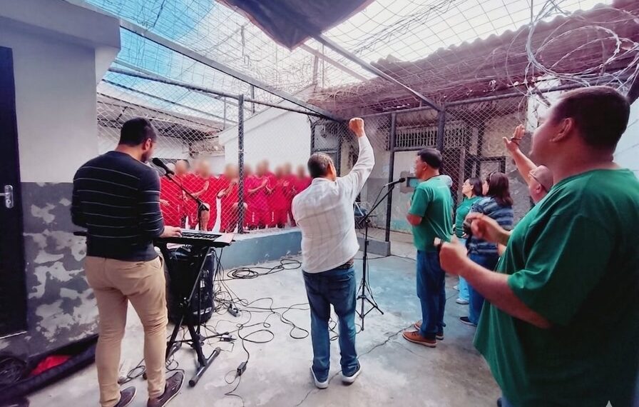 Grupo católico realiza momento de oração com detentos no Presídio de Poços de Caldas