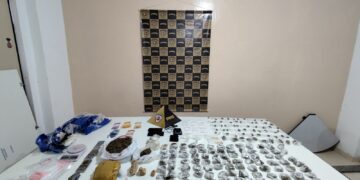 Suspeito foge da polícia e deixa para trás arsenal do tráfico em Poços de Caldas