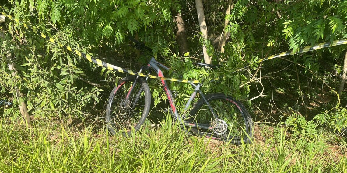Ciclista morre após ser atropelado por carro; motorista é detido pela PM