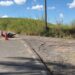 Homem fica gravemente ferido após acidente entre moto e caminhão