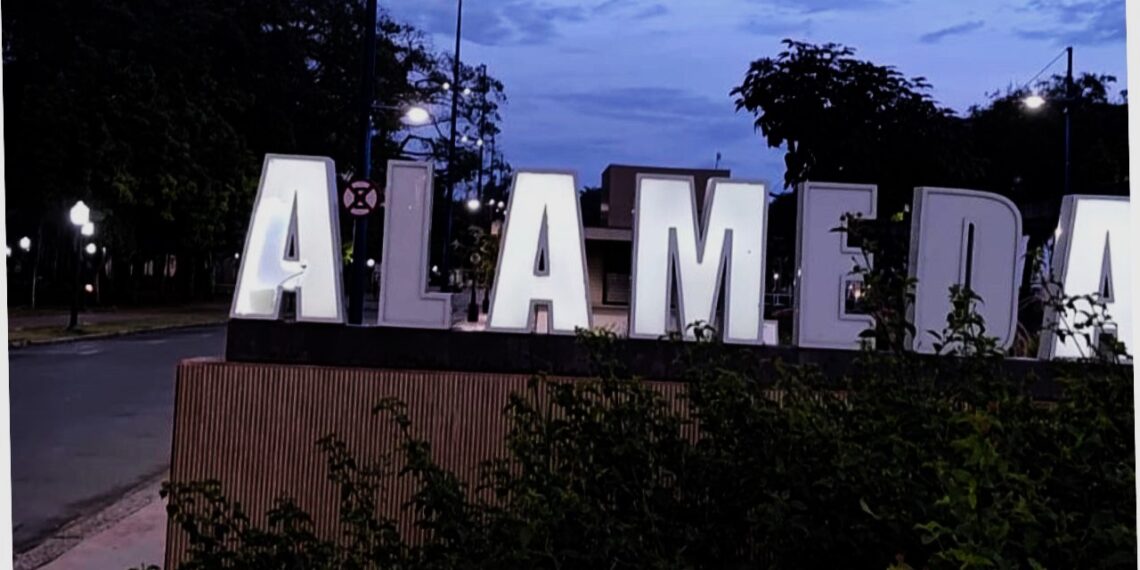 Letreiro da Alameda Poços apresenta problemas há meses e reparo deve ocorrer em junho