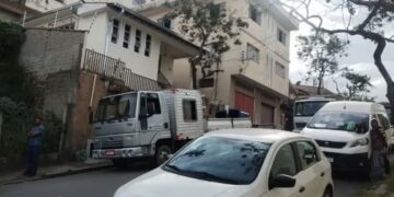 Imóvel abandonado é alvo de operação em Poços de Caldas