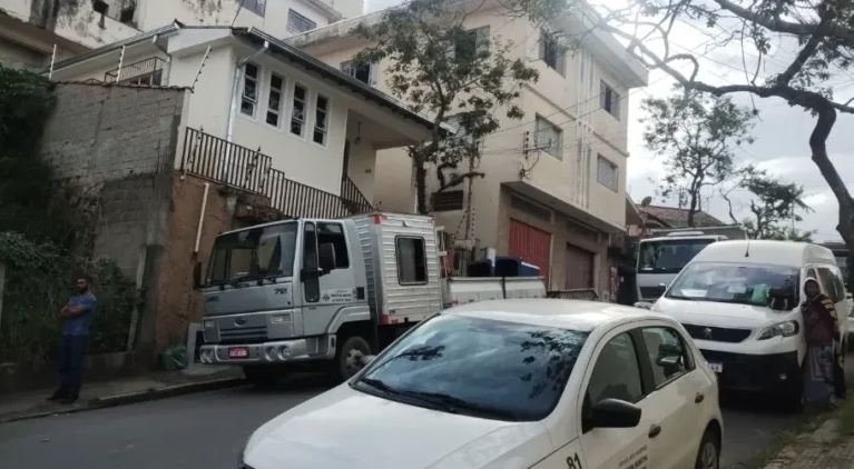 Imóvel abandonado é alvo de operação em Poços de Caldas