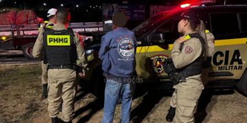Embriagado e dirigindo em zigue-zague: homem é preso em rodovia de Poços