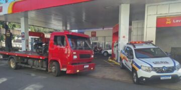 PM aborda motocicleta suspeita e recupera celular produto de furto