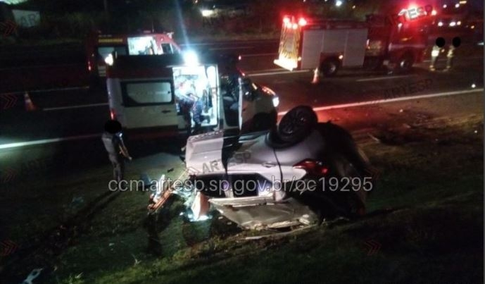 Quatro pessoas morrem carbonizadas em acidente na SP-344
